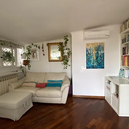 Rooftop And Privacy Over Trastevere Roma